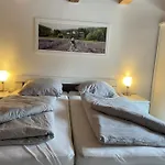 24-7 ホステル