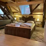 ホステル 24-7 *