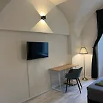 ホステル 24-7 *