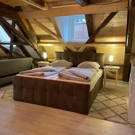 Hostel 24-7 *