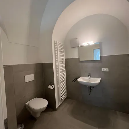 24-7 Hostel