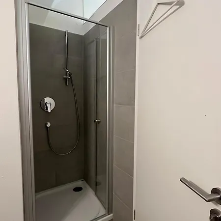 Auberge de jeunesse 24-7 *