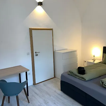 24-7 Hostel *