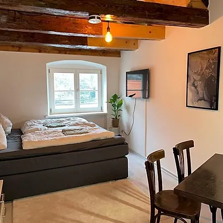 24-7 Hostel *